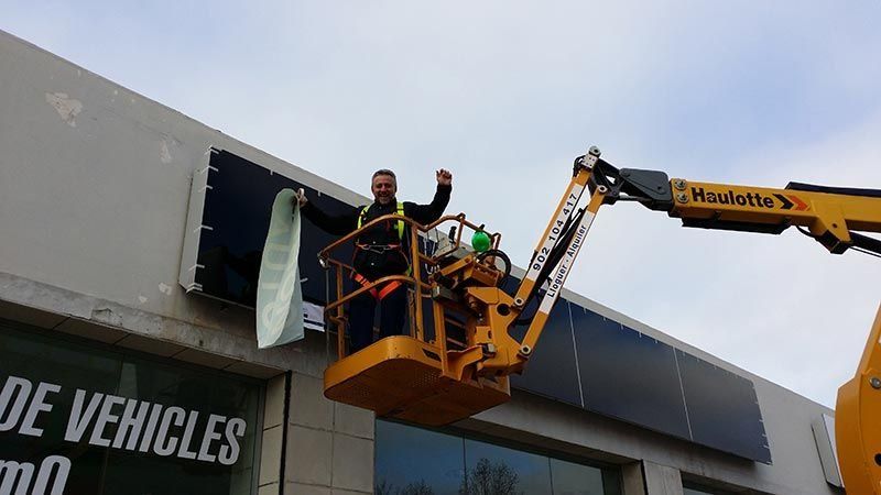 Rotulación de fachadas en Manresa Rotulación de fachadas en Manresa